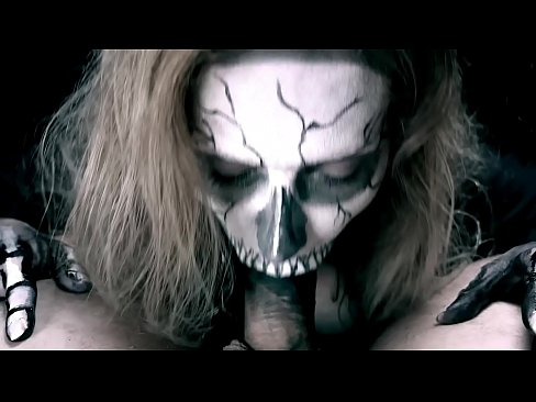 ❤️ Demon famke sûgje hoanne mei har swarte mûle en slikken cum. ❤ Porno op fy.desixxxtube.ru ❌
