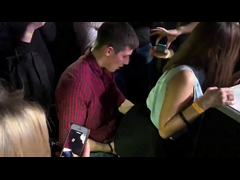 ❤️ Echte seks yn in Russyske nachtclub. 18-jierrich Russysk famke yn 'e anus en fagina neukt yn in nachtclub ❤ Porno op fy.desixxxtube.ru ❌