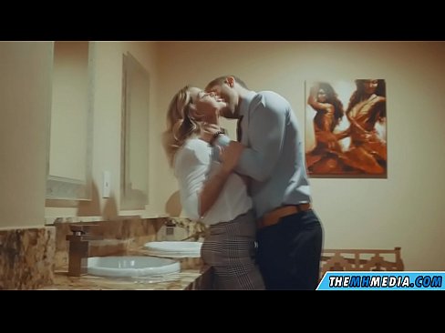 ❤️ As in busty blonde jo ferliedt yn in iepenbier toilet ❤ Porno op fy.desixxxtube.ru ❌